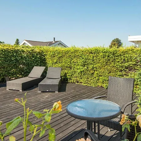 5 Person Holiday In Dom wakacyjny Hejls